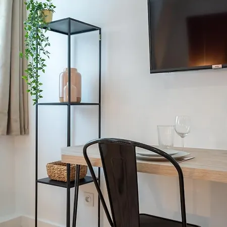 Center Bright And Functional *