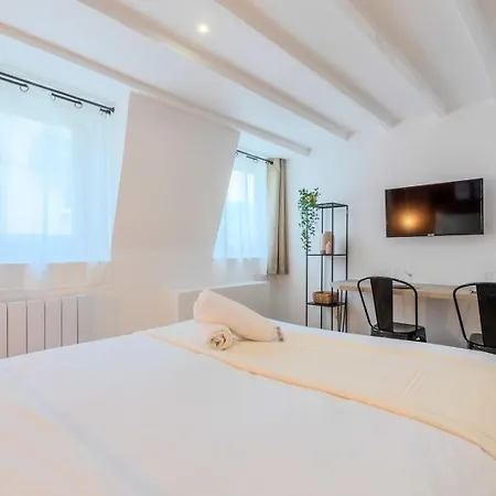 Center Bright And Functional