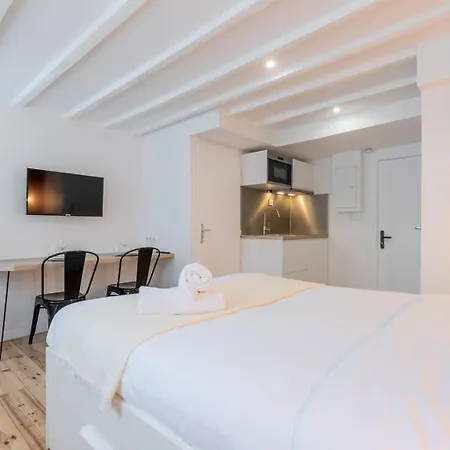 Center Bright And Functional Rijsel