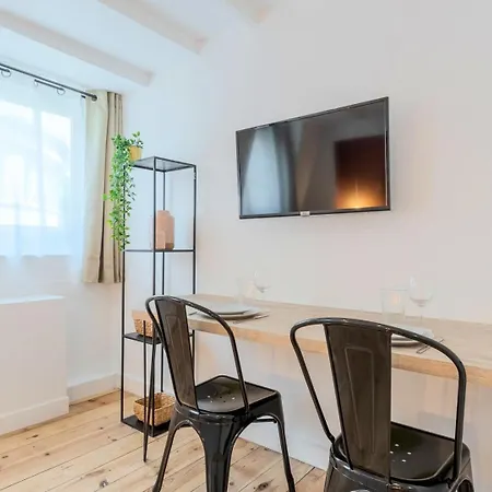 Appartement Center Bright And Functional Rijsel